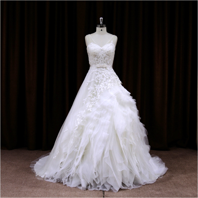 2015 Sweetheart Ball Gown Wedding Dress With Ruffled Skirt And Lace Appliques