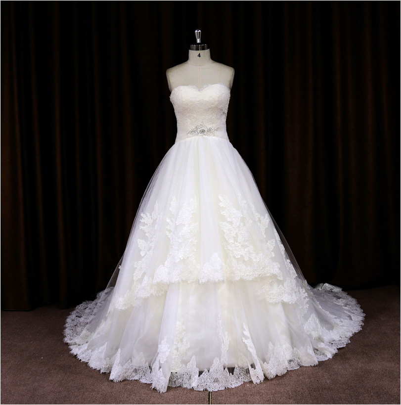 2015 Princess Sweetheart Chapel Train Ball Gown Wedding Dress With Beaded Bodice