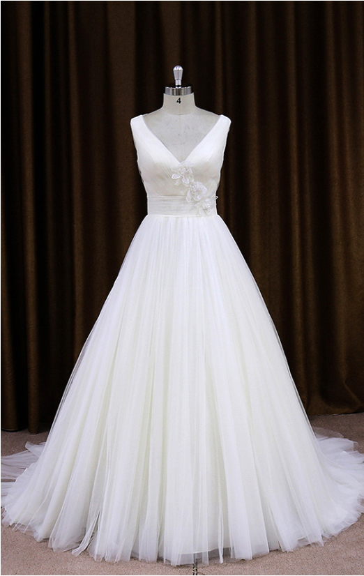 2015 Simple Tulle V Neck A Line Wedding Dress With Sheer Lace Back